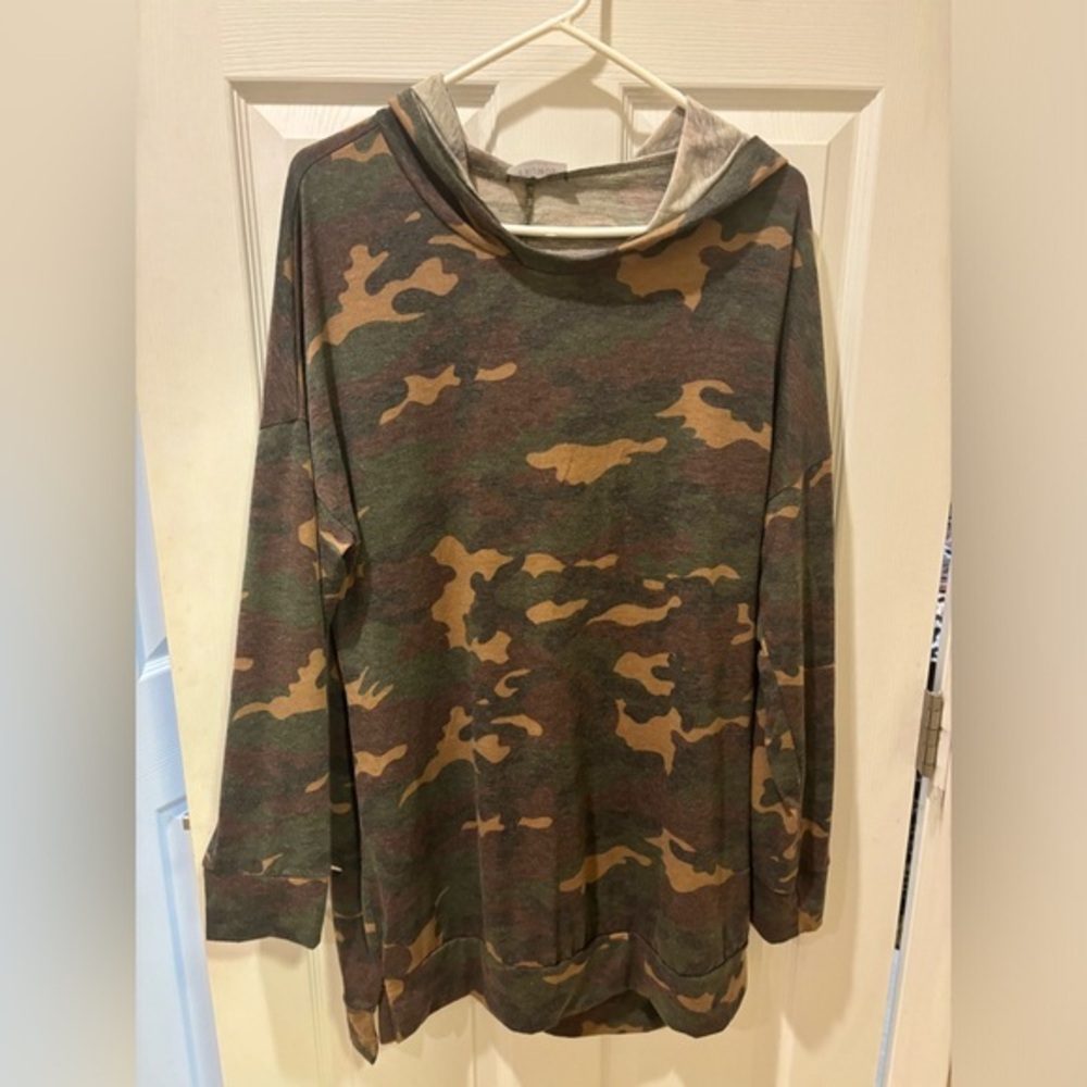 5/$25 camouflage sweatshirt